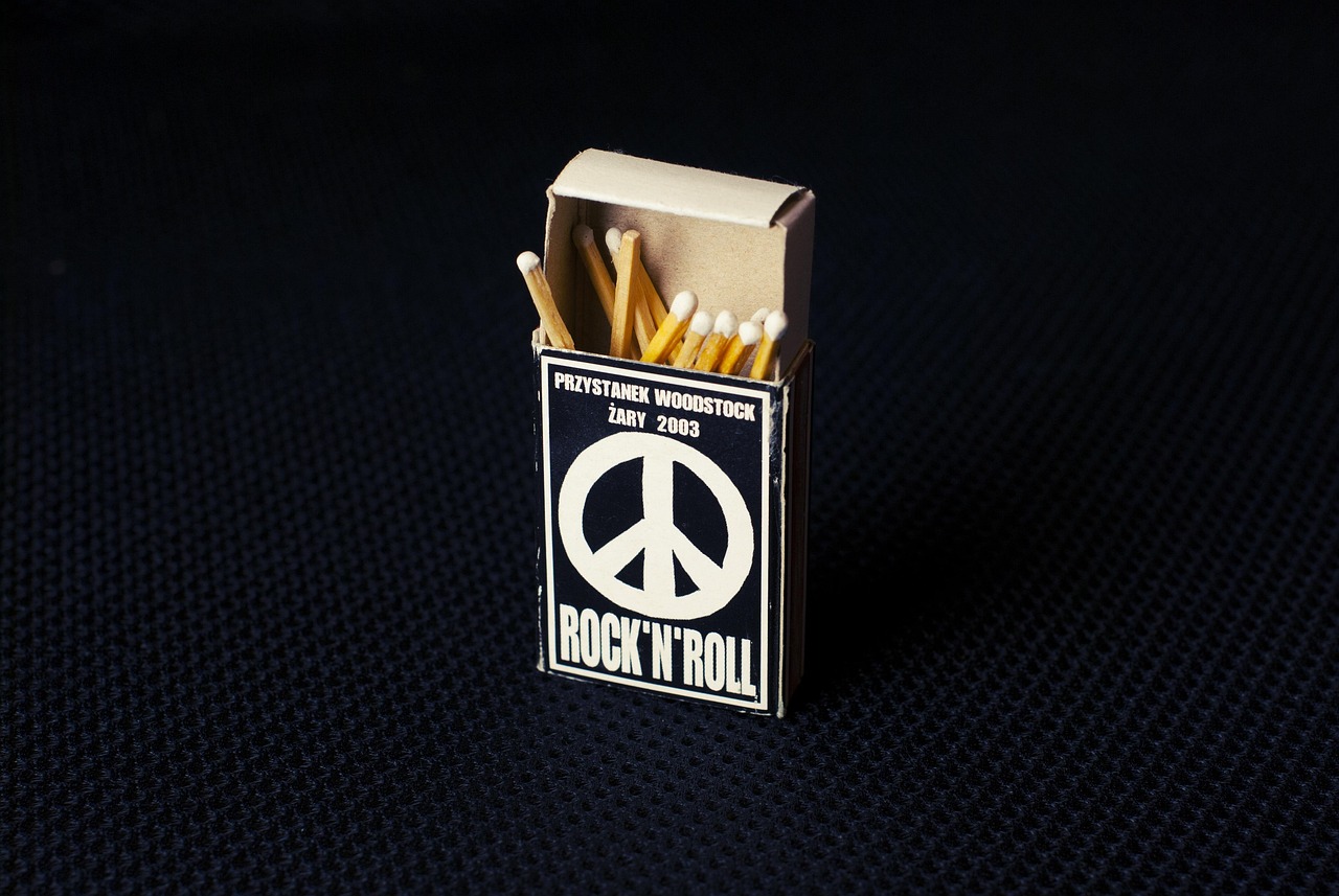 Documental 2 matches, objects, smoking, woodstock, rock and roll, rock n' roll, vintage, oldschool, retro, box, black smoke, black vintage, black rock, black retro, black box, woodstock, woodstock, woodstock, woodstock, woodstock, rock and roll, oldschool